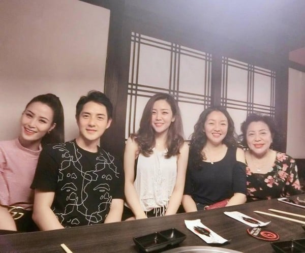 Vui vẻ đi ăn cùng đại Shbet111 slot, casino, thể thao, xổ số nhà Ông Cao Thắng nhân dịp sinh nhật mẹ chồng tương lai.
