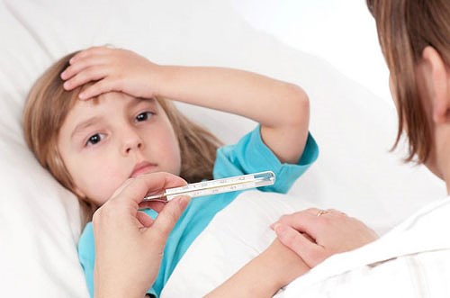 Không cho trẻ uống thuốc hạ sốt tùy tiện
