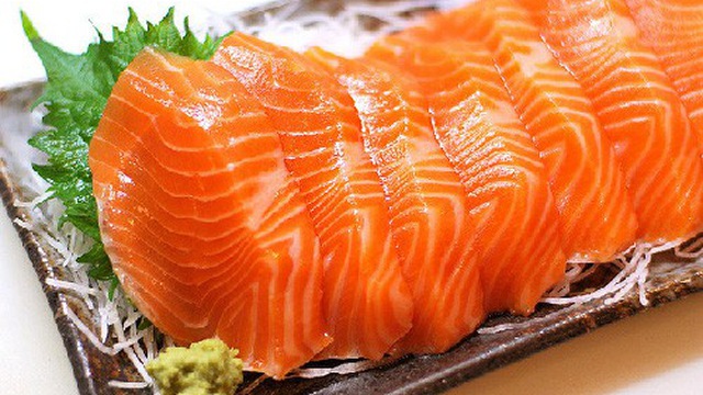 Cá hồi nuôi không tốt cho trẻ như mẹ nghĩ