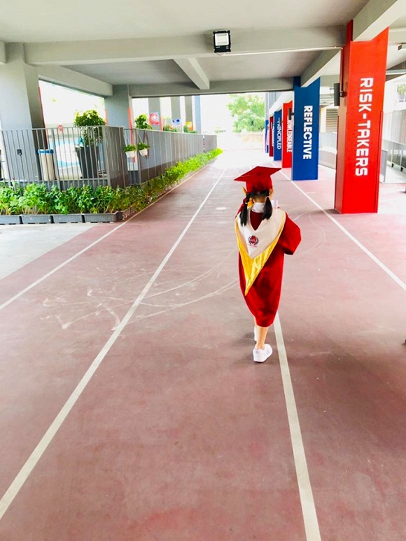 Mặc dù thường chia sẻ câu chuyện về con gái nhưng Thủy Tiên vẫn giấu mặt con gái. 