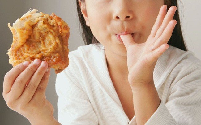 Chế độ ăn của trẻ cũng gây dậy thì sớm