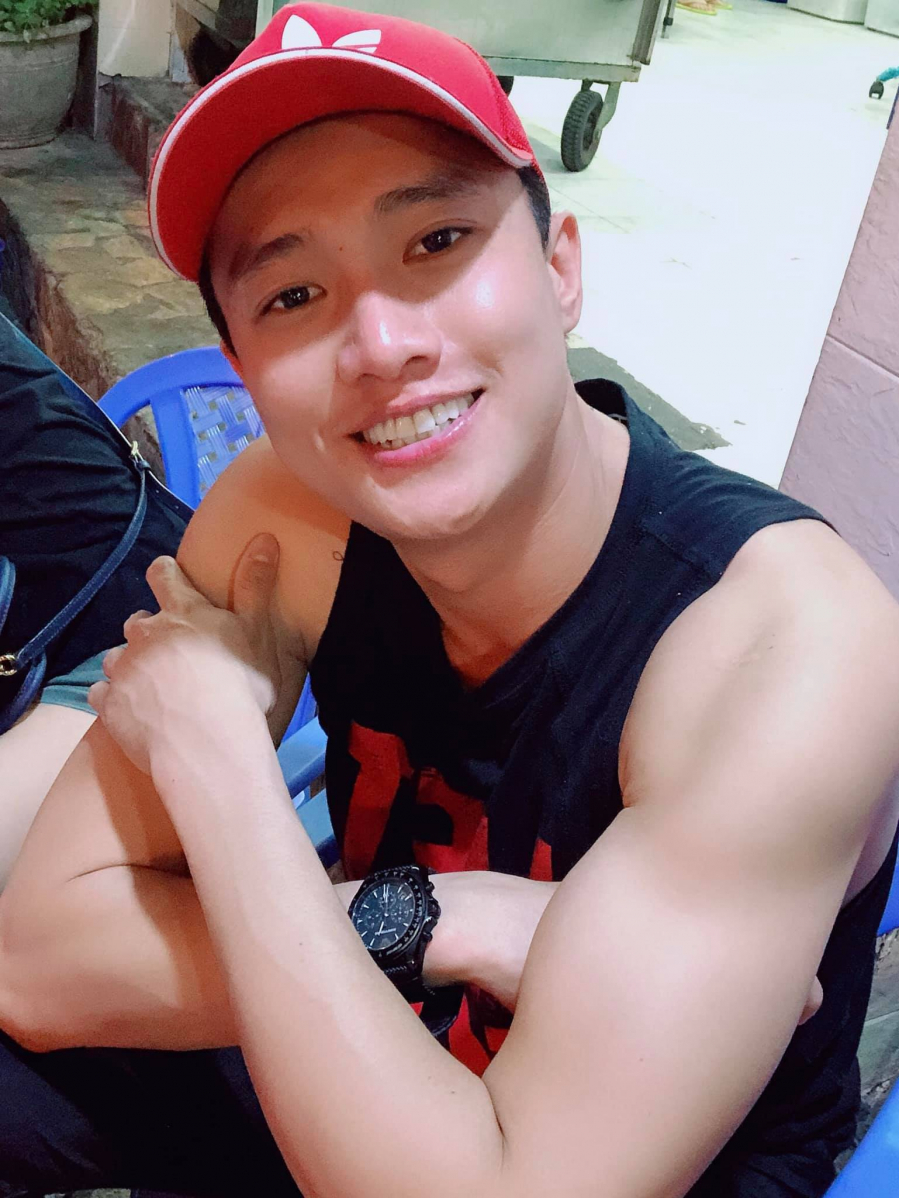 Dù chỉ bức ảnh selfie đơn giản nhưng Quốc Trường đã để lộ cơ bắp săn chắc, khác xa vẻ công tử khán giả từng thấy trong thời gian quay 