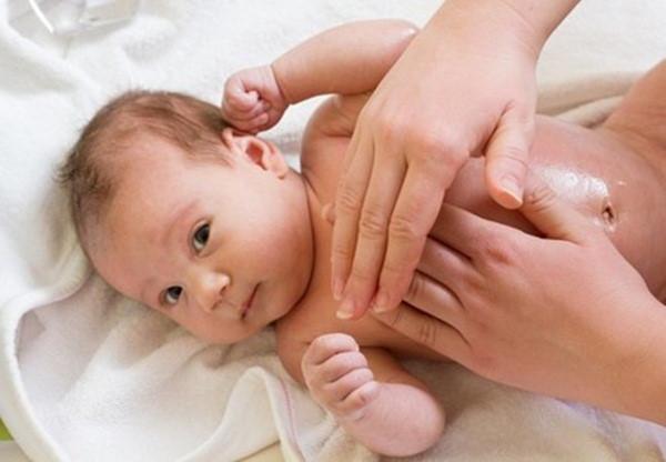 Dùng nhiều phấn rôm gây ung thư cho bé