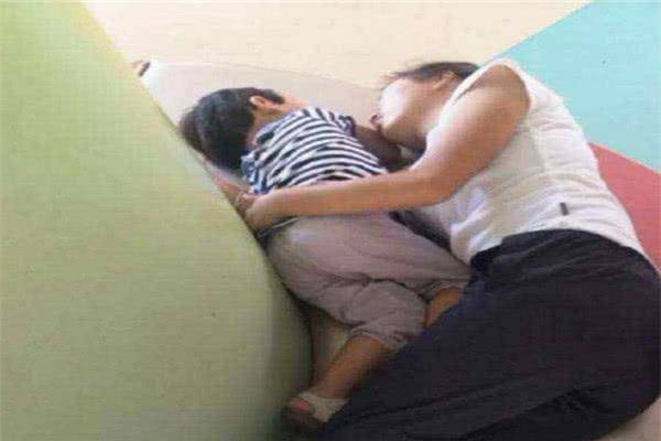 co giao gui anh con ngu trua tai truong1-phunutoday