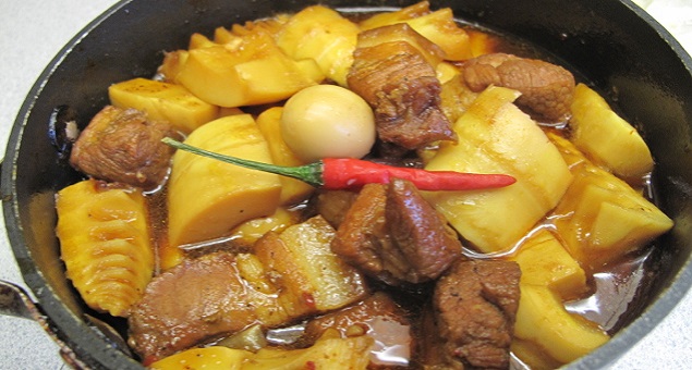 Kho thịt nên bỏ chút bạch chỉ