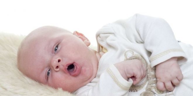 Trẻ ngáp biểu hiện bình thường