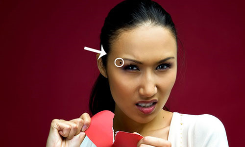 Nốt ruồi ở đuôi mày long đong tình duyên