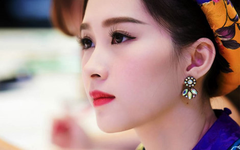 Phụ nữ lông mày lá liễn số cành vàng lá ngọc