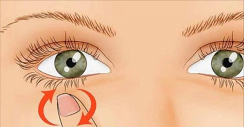Mí mắt dính chặt vận xui đang tới