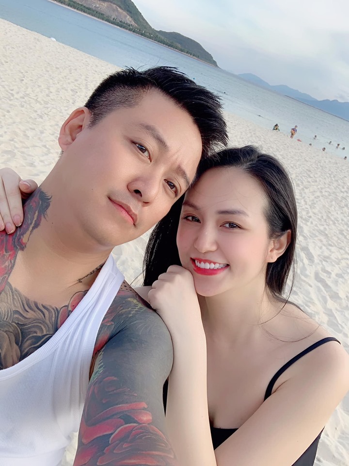 Tuấn Hưng và bà xã.