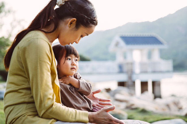 Nên dạy con nói cảm ơn xin lỗi