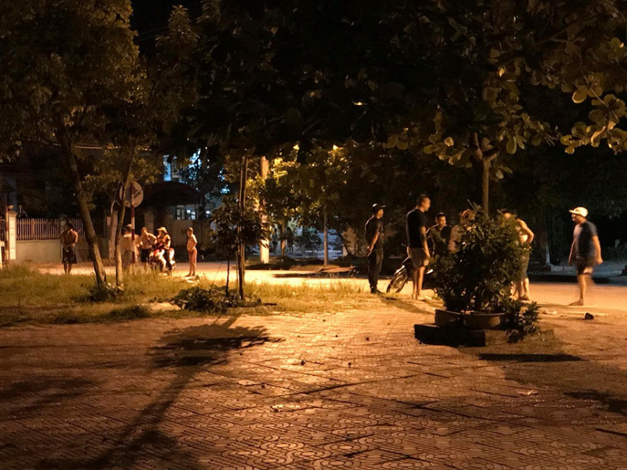 Được biết thanh niên và người phụ nữ đều là hàng xóm của nhau.