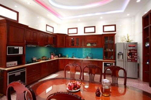 Khu bếp rộng rãi, sang trọng.