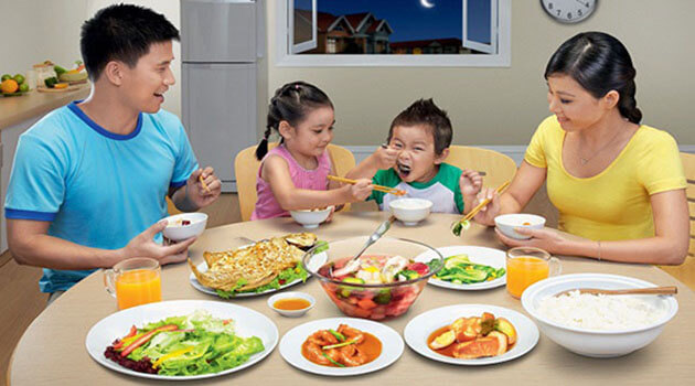 Cho trẻ ăn cơm chan canh hại Shbet123 Link Vào ShBet Mới Nhất