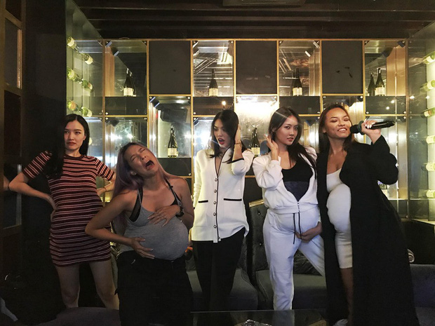 Lan Khuê đã có buổi hội ngộ các thành viên trong team The Face. Có thể thấy, Lily Nguyễn, Mai Ngô, Trương Mỹ Nhân và Phương Chi còn nhí nhố hoá thành 