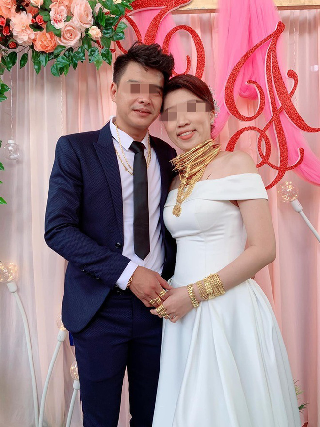 Hình ảnh cô dâu và chú rể trong Quatrian shbet hiện đang mở.