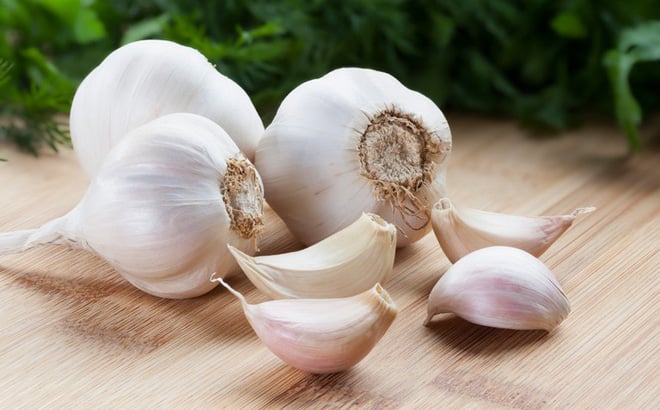 Mẹ đang cho con bú không ăn nhiều tỏi