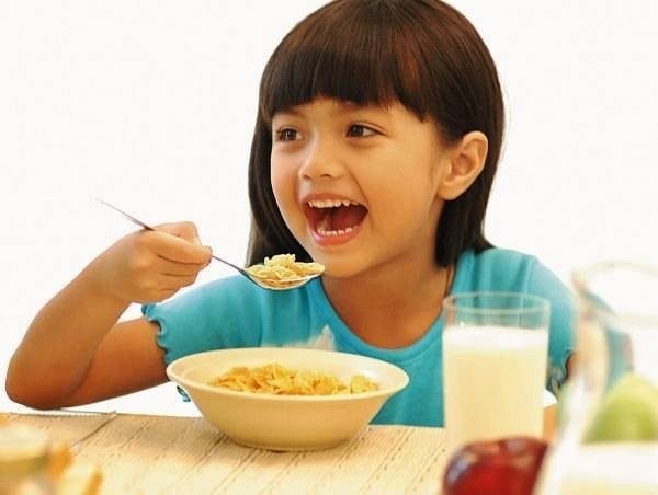 Không cho con ăn đồ ăn cũ từ hôm trước