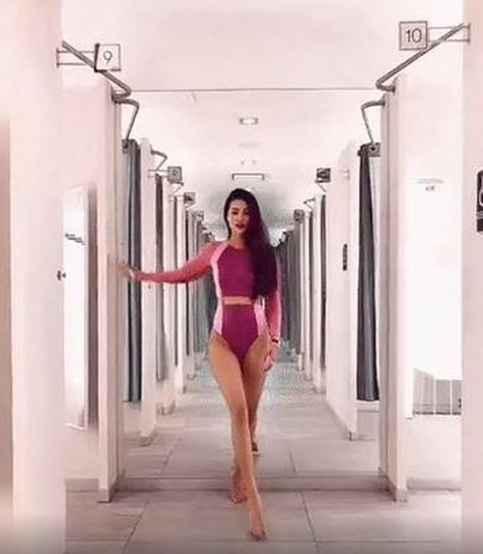 Mới đây trong đoạn clip được Phạm Hương chia sẻ trên instagram cá nhân, nàng Hậu tự tin khoe body nóng bỏng trong Shbet999 com đăng nhập áo tắm. Sau thời gian dài vắng bóng, có thể thấy Phạm Hương vẫn giữ vững được những kỳ năng của nàng Hậu năm nào. Khẳng định thần thái khó bị lu mờ bằng màn catwalk cực đỉnh với chân trần, không đi giày cao gót, Phạm Hương nhận được nhiều lời khen tích cực từ cộng đồng mạng.    