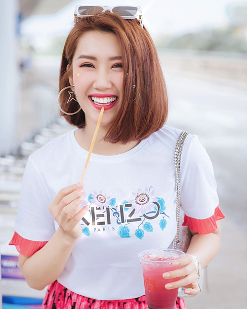 Thúy Ngân cười rạng rỡ và không quên thả thính: 