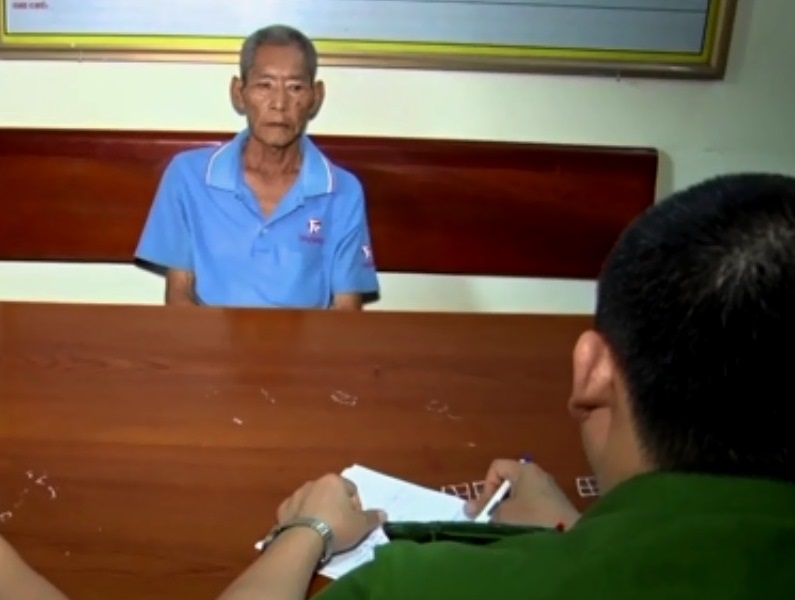 Đối tượng Trần Minh Giao tại cơ quan công an. (Ảnh: A.N)