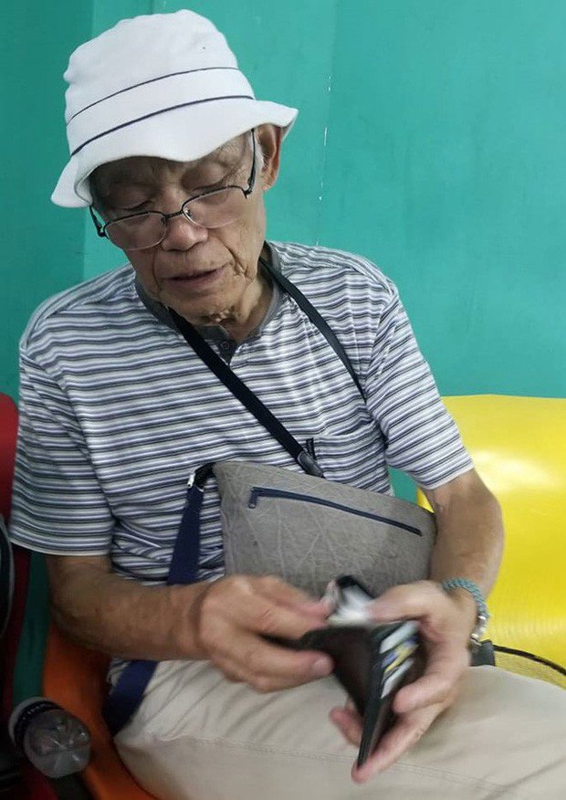 Cụ ông bị 