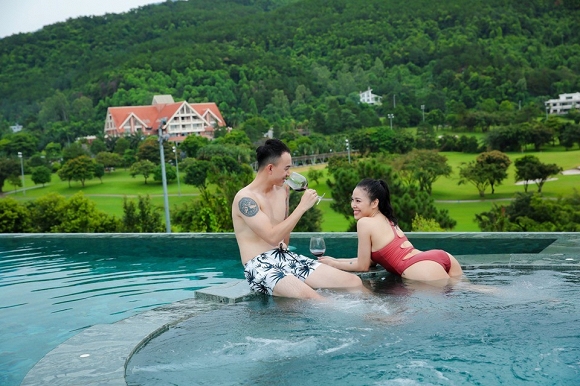 Anh Vũ chính thức công khai mặt bạn gái khiến fan thích thú.