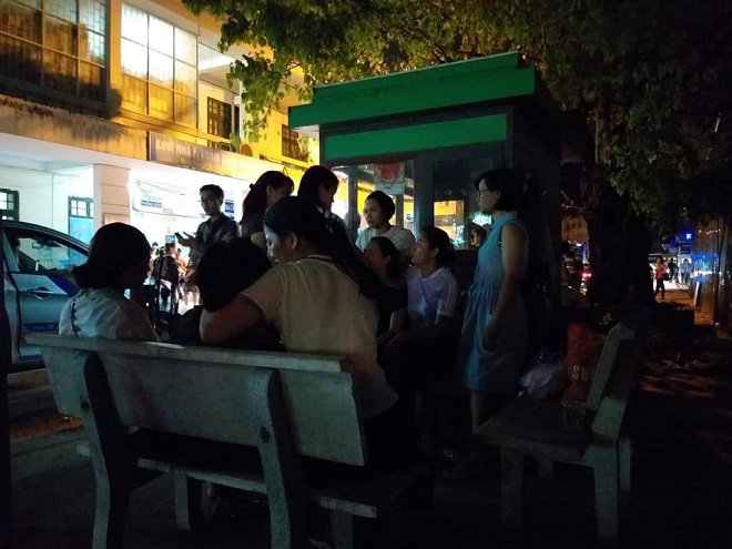 Bé trai lớp 1 tử vong khi bị bỏ quên trên xe ô tô của trường
