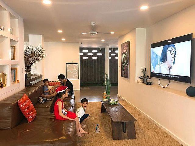 Không gian phòng khách rộng rãi.  