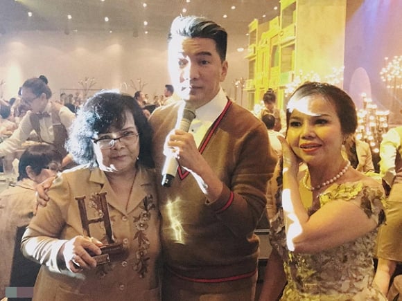 Mới đây chia sẻ trên trang cá nhân, Đàm Vĩnh Hưng gây bất ngờ khi chia sẻ về Shbet16 chơi game trực tuyến của Shbet111 slot, casino, thể thao, xổ số nam ca sĩ. Theo đó, 