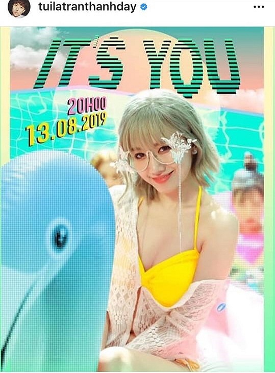 Hari Won khác lạ với Shbet123 Link Vào ShBet Mới Nhất bạch kim, mặc Shbet999 com đăng nhập sexy gợi cảm khoe đường cong bên bể bơi.    
