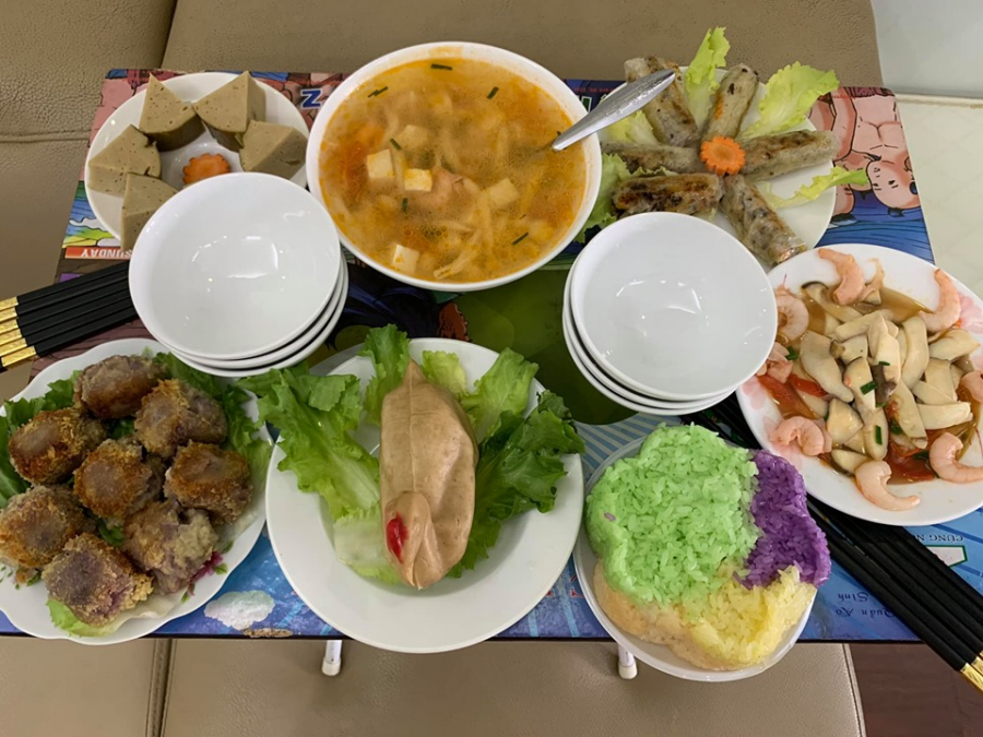 Mâm cỗ cúng rằm tháng 7 có xôi, gà...