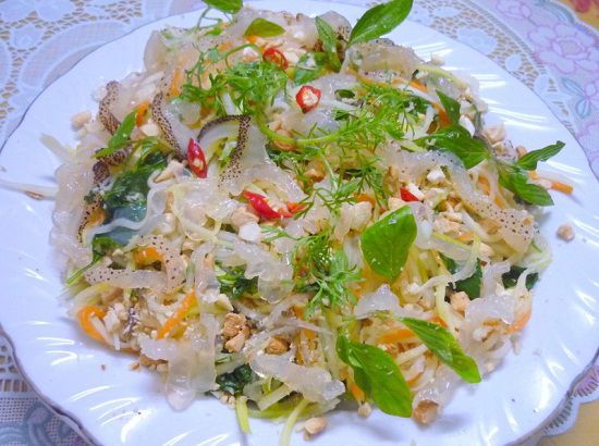 Nộm sứa dễ gây ngộ độc cho con người