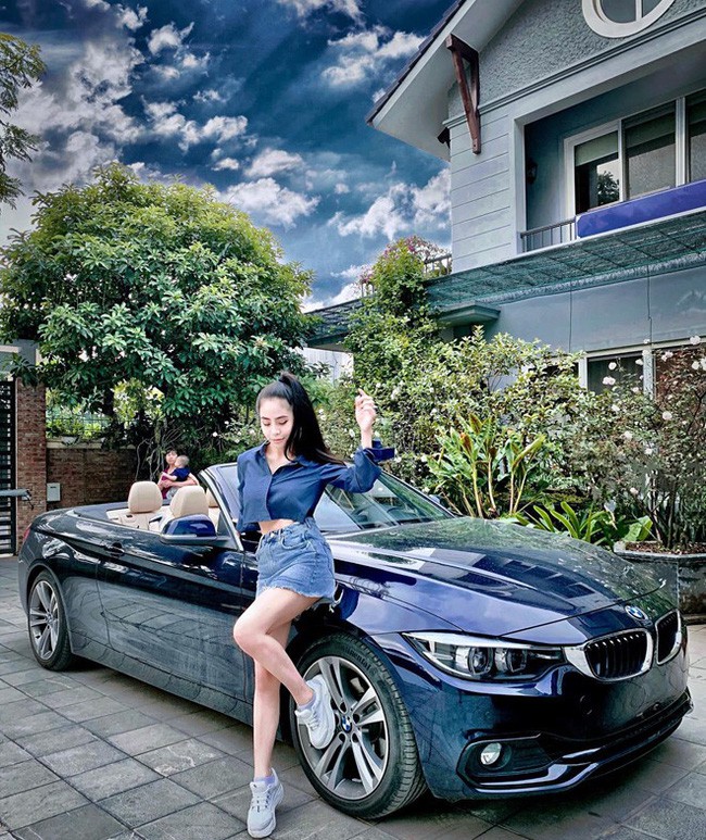 Siêu xe và căn biệt thự được Kiều Anh khoe khéo trên mạng xã hội.