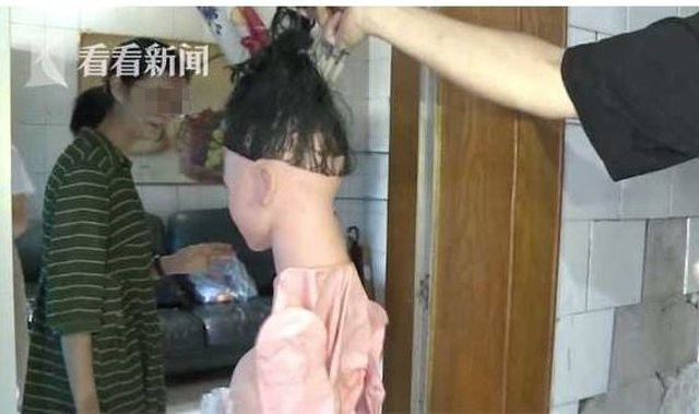 Hóa ra đây là đầu của một con búp bê bơm hơi.
