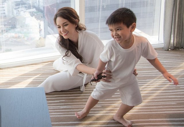 Quỳnh Chi vì muốn tốt cho con nên đã để chồng nuôi con