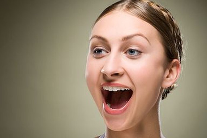 Phụ nữ cằm nhọn nhân trung phẳng nên tránh xa