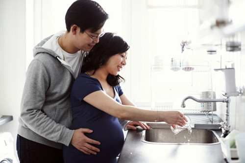 Mẹ bầu nên thường xuyên vệ sinh tay khi mang thai tránh nhiễm khuẩn