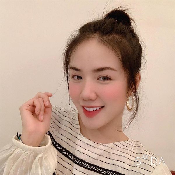 Trong các bức ảnh trước đây có thể thấy Phương Ly có phần chóp mũi khá to và nhiều thịt.