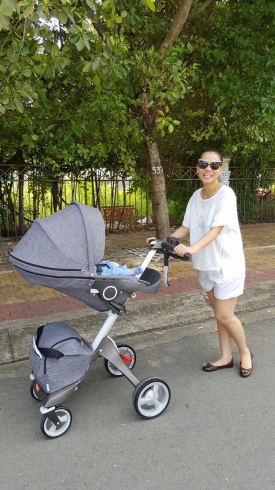 Khi ở bên con trai, Thu Minh chọn những Shbet999 com đăng nhập thoải mái, tiện lợi cho việc di chuyển.    
