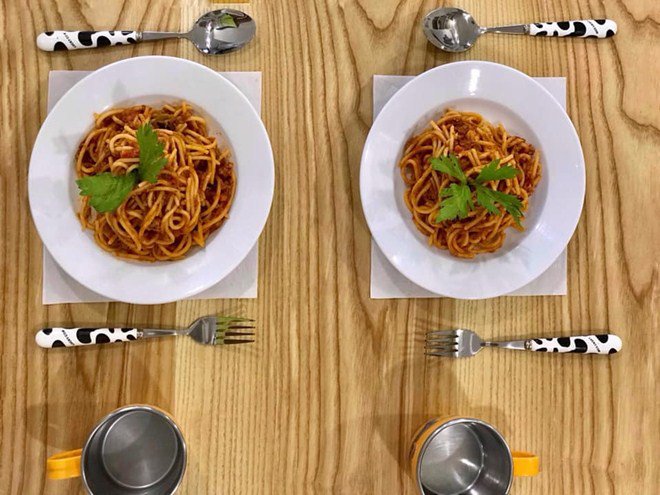 Một thành quả vào bếp của con trai Đan Lê khiến nhiều người ngạc nhiên. Từ ý tưởng nấu, cách làm, đến việc trang trí đều do cậu tự tay làm chứ không phải mẹ hướng dẫn.
