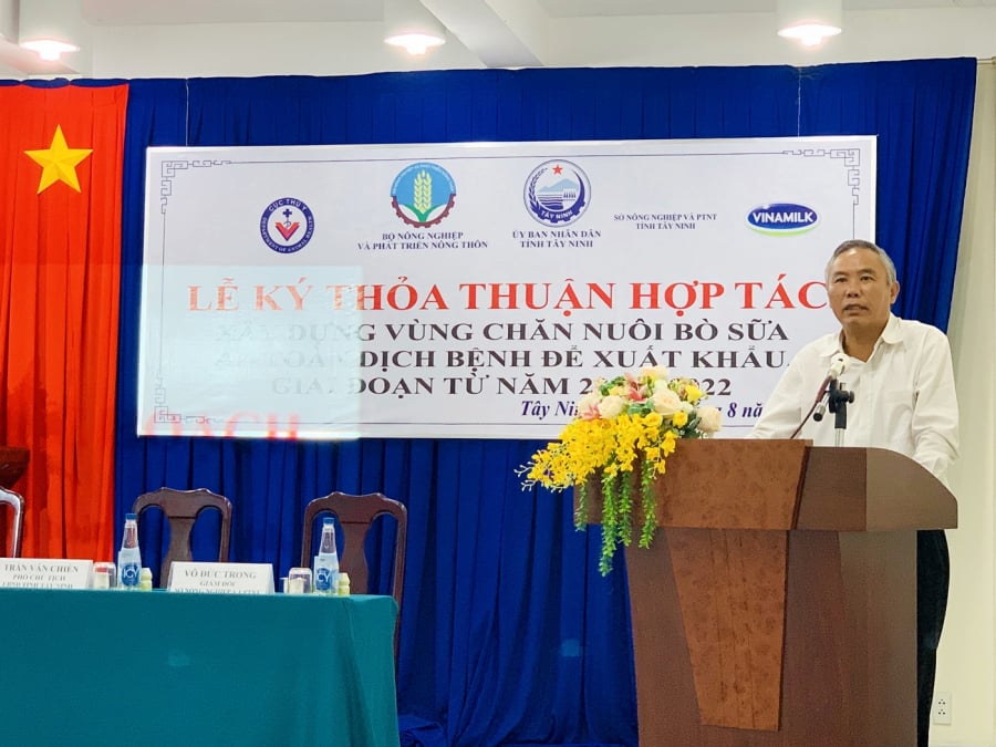 Ông Phùng Đức Tiến - Thứ trưởng Bộ NN & PTNT phát biểu chỉ đạo trong Lễ ký hợp tác