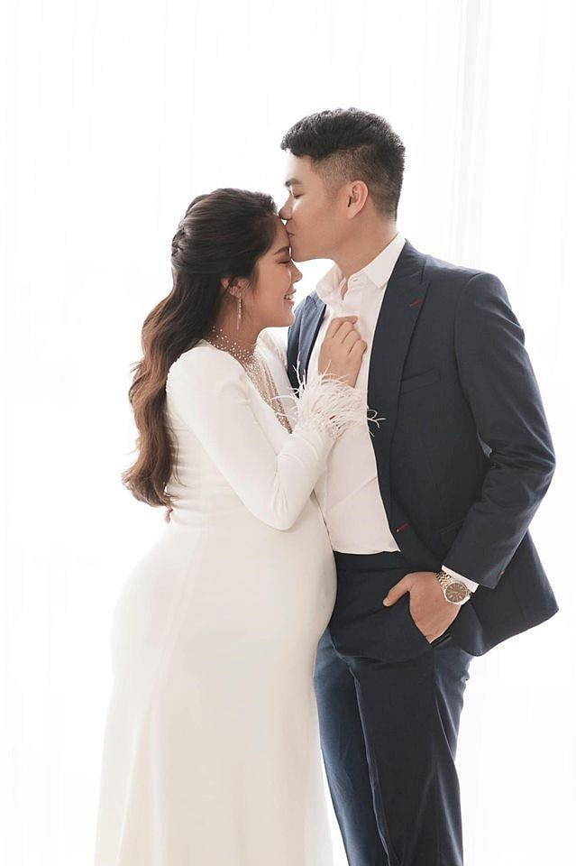 Lê Phương dự sinh con gái vào cuối tháng 8.