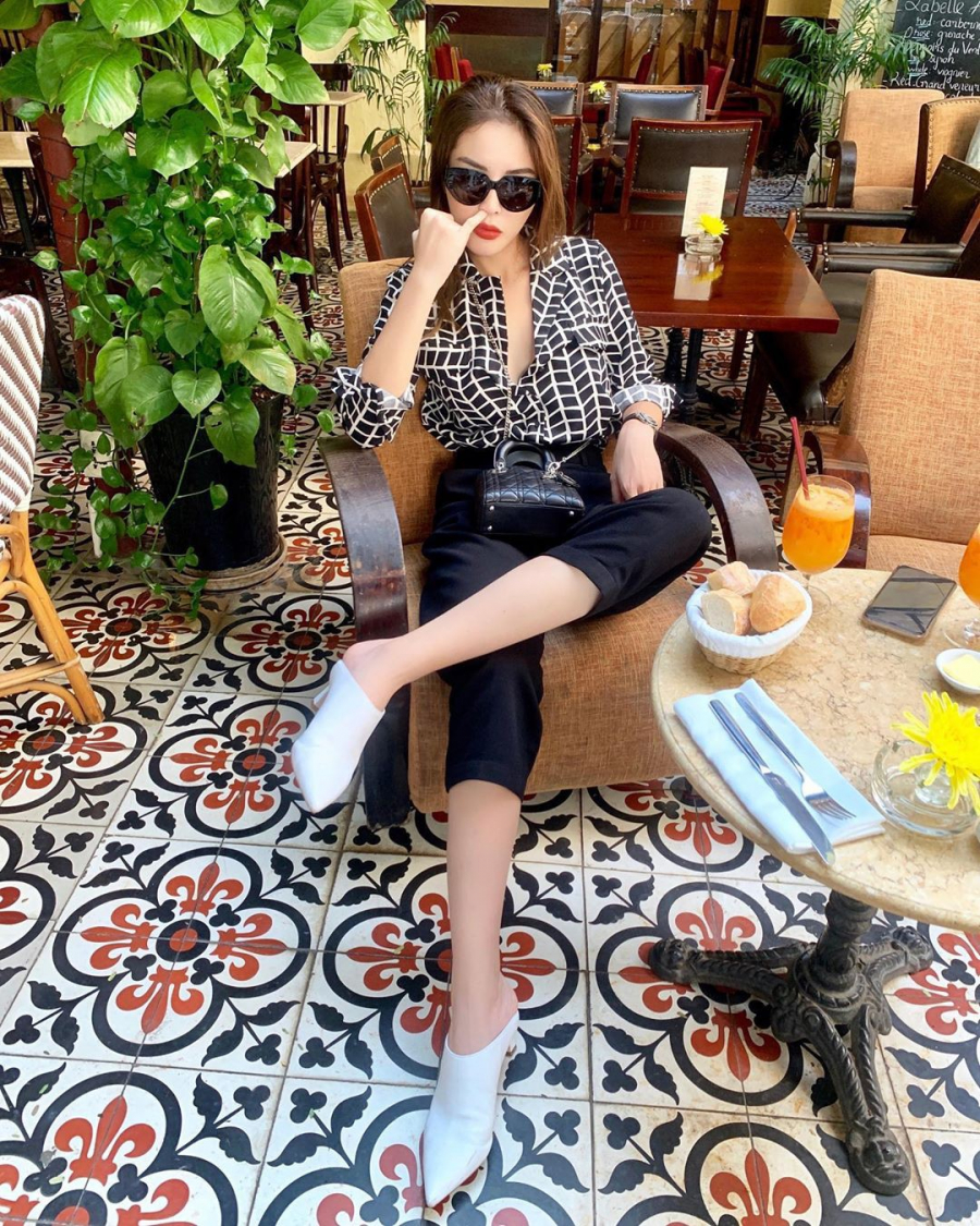 Trước những hình ảnh 