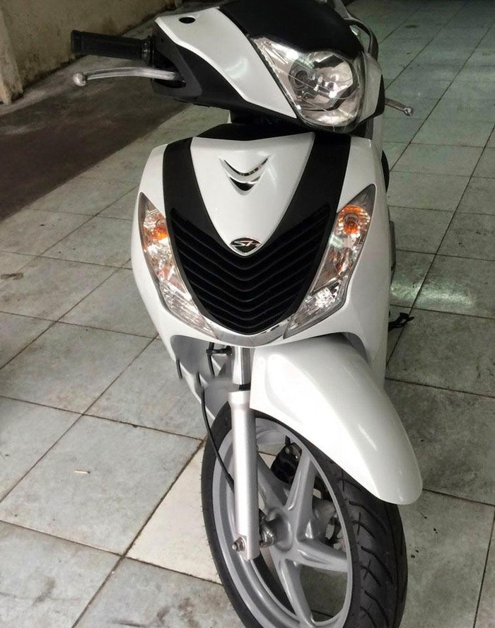 Chiếc xe máy của anh chàng bị trộm.
