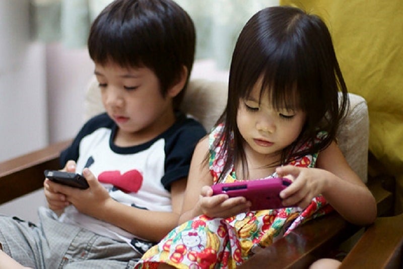 choi-dien-thoai-phunutoday-04