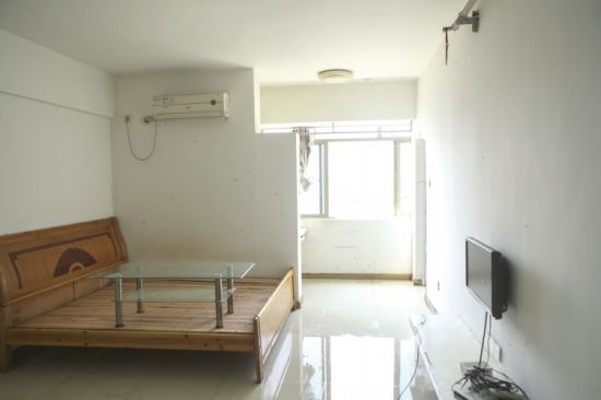 Căn phòng sau khi được dọn dẹp.