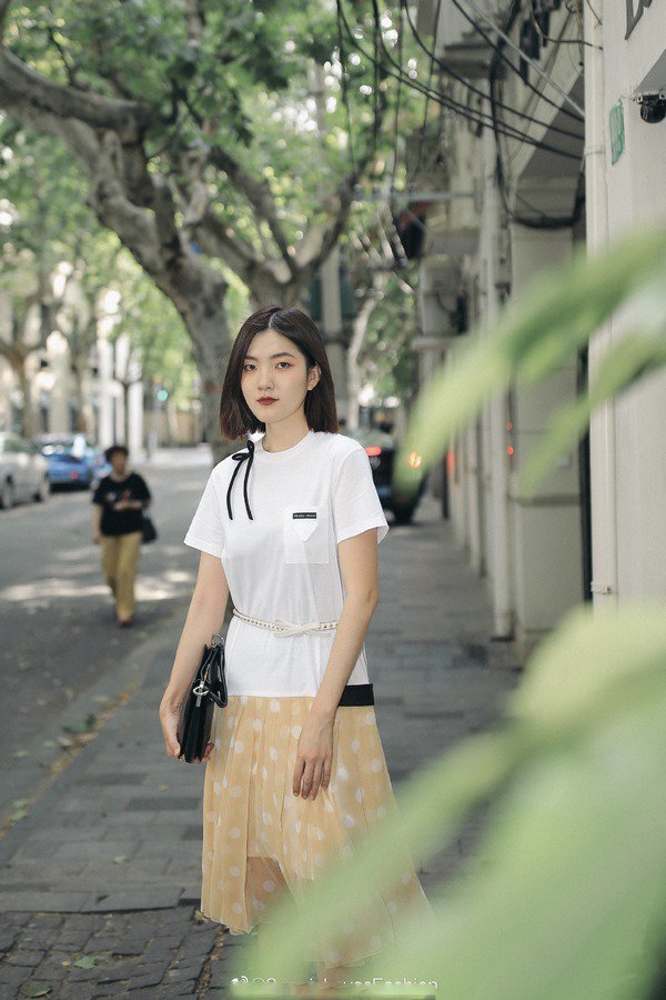 xinh-xeo-la-mot-phan-5-mau-vay-nay-con-giup-eo-banh-mi-hoa-thon-gon-bat-ngo-66ed930fly1g3sg7lhn7hj21jk2bcnpd-1566459037-729-width600height900