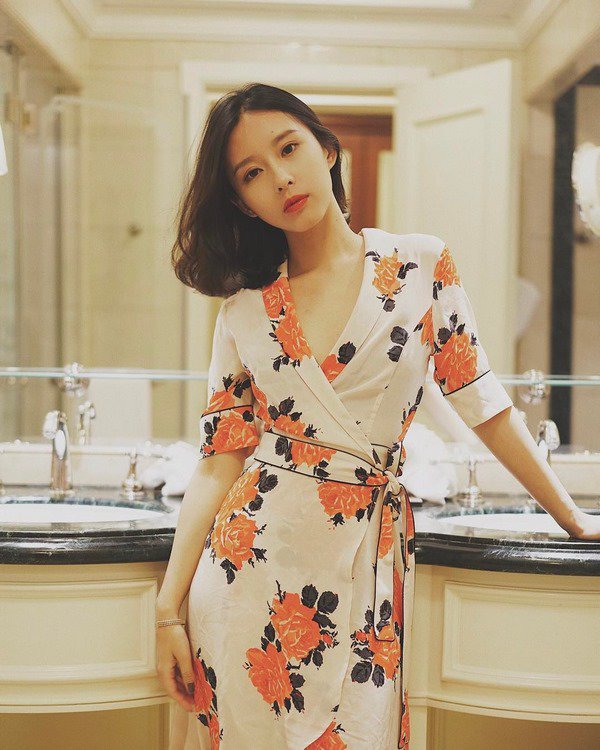 xinh-xeo-la-mot-phan-5-mau-vay-nay-con-giup-eo-banh-mi-hoa-thon-gon-bat-ngo-photo-1-15368086855681065457389-1566459037-463-width600height750