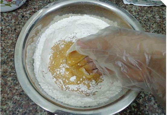 cach-lam-banh-trung-thu-bang-noi-com-dien-phunutoday-04